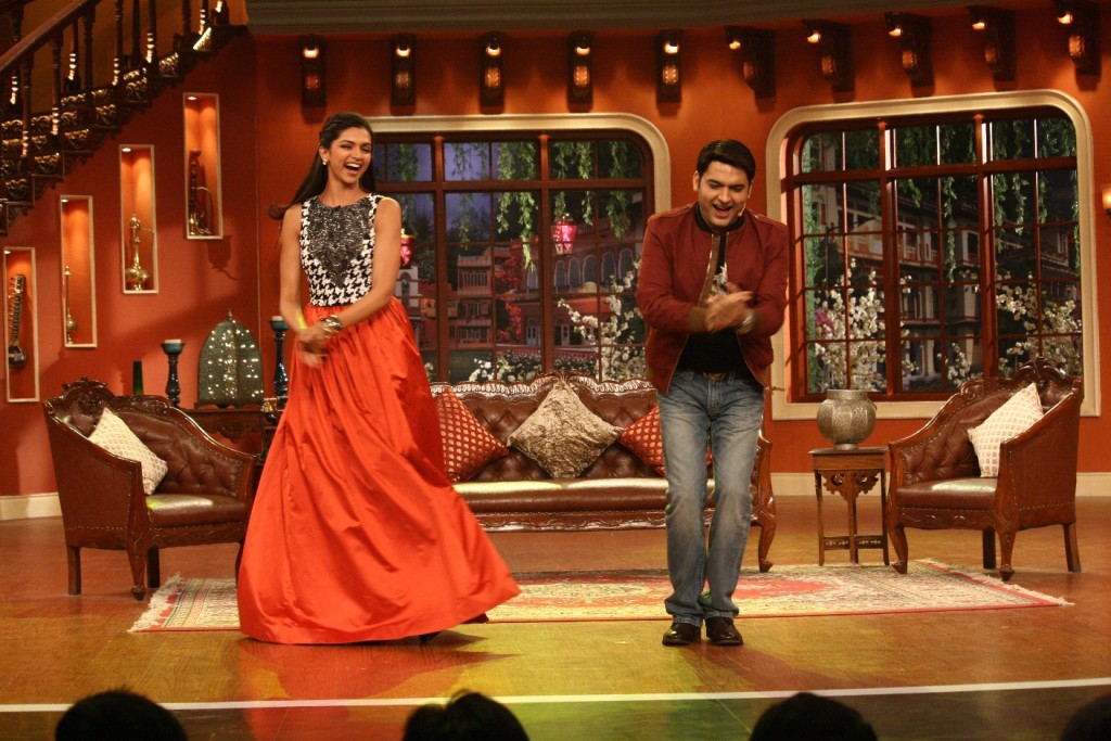 Deepika Padukone dancing with Kapil on the sets of Comedy Nights with Kapil