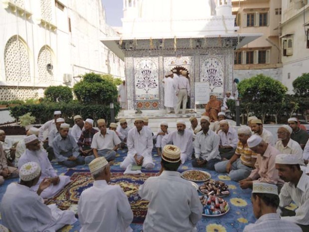 saidi lukmani sahab ke urs smapan par majlis (1)