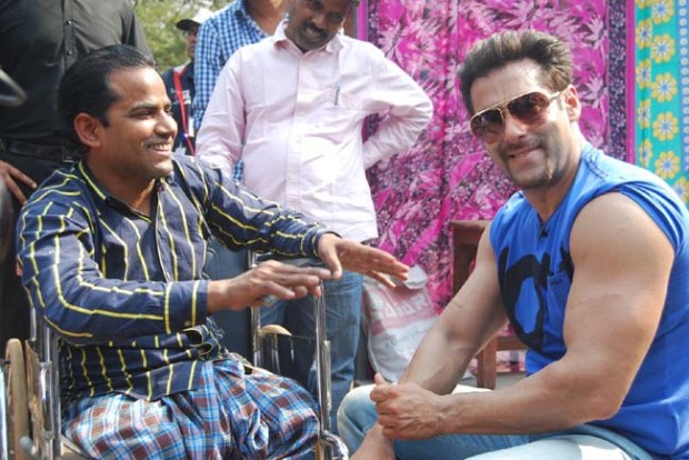 Salman Khan as a barber on COLORS' Mission Sapne_02